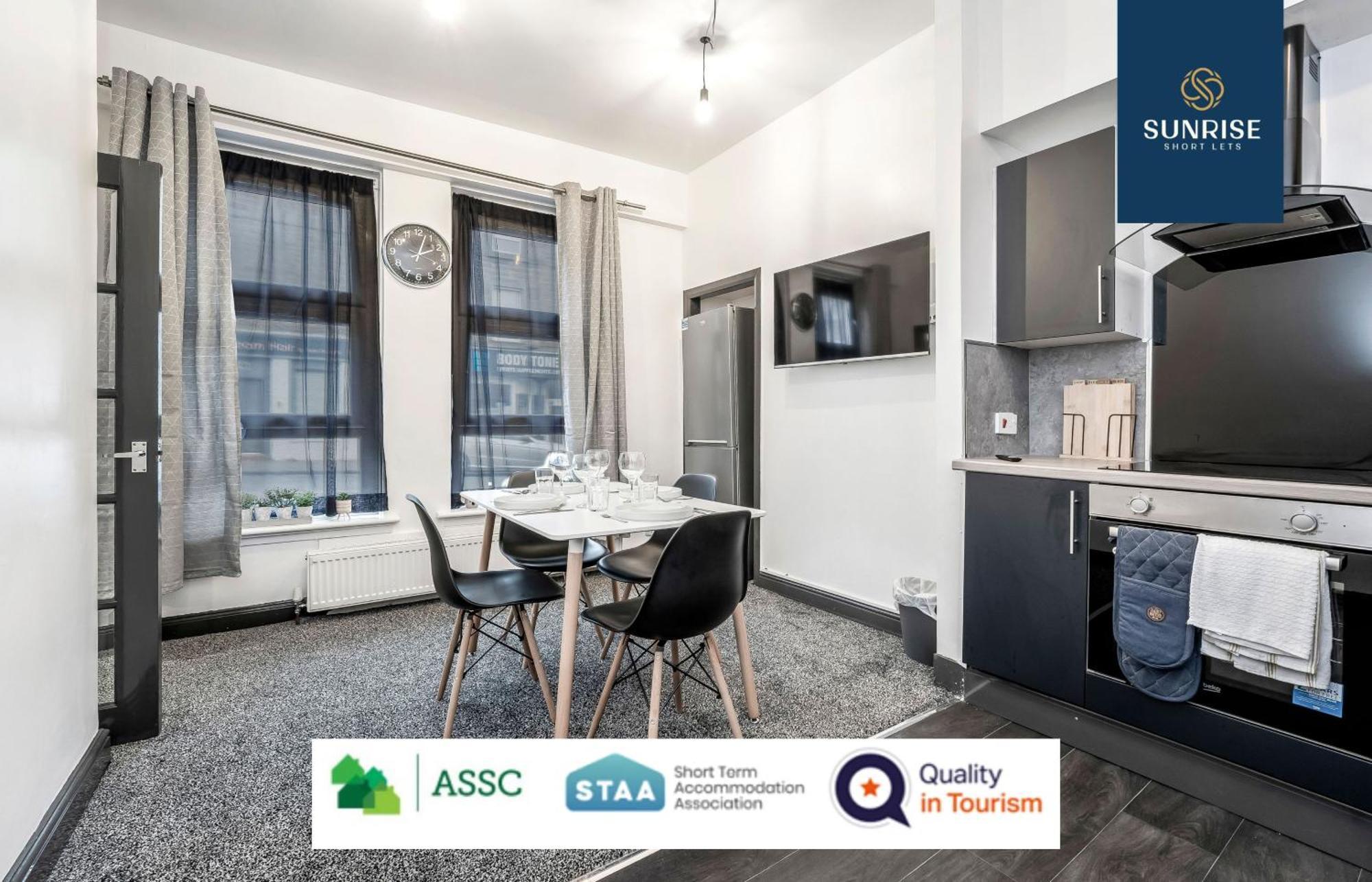 Law 3 - Digs - 2 Rooms, 4 Double Beds, Fully Equipped, Free Parking, Wifi, 3Xsmart Tvs, Groups, Families, Food, Shops, Bars, Centrally Located, Price Match Gaurantee, Short Or Long Stays, Weekly Or Monthly Rates Available By Sunrise Short Lets * Dundee