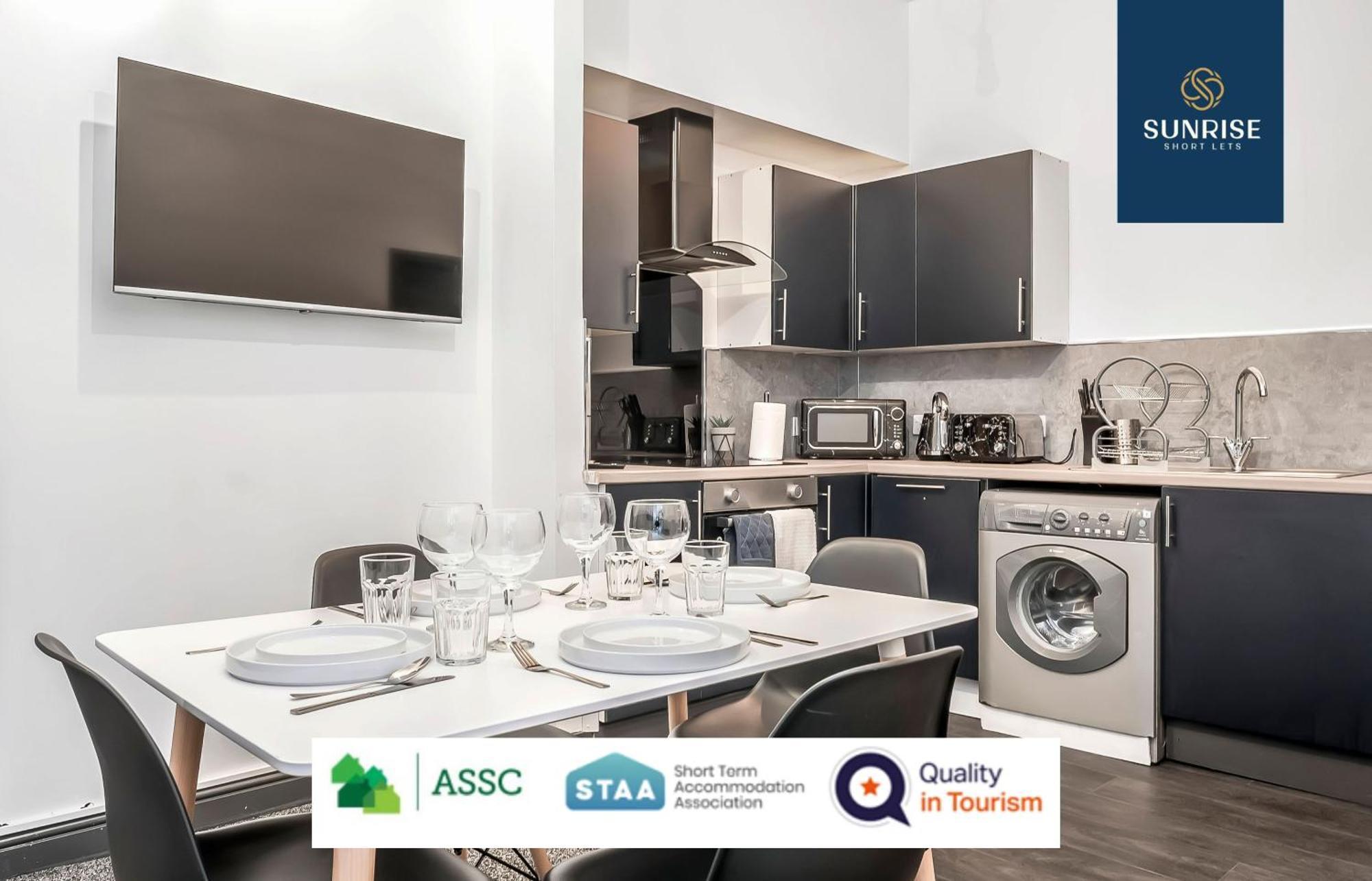 Law 3 - Digs - 2 Rooms, 4 Double Beds, Fully Equipped, Free Parking, Wifi, 3Xsmart Tvs, Groups, Families, Food, Shops, Bars, Centrally Located, Price Match Gaurantee, Short Or Long Stays, Weekly Or Monthly Rates Available By Sunrise Short Lets Dundee